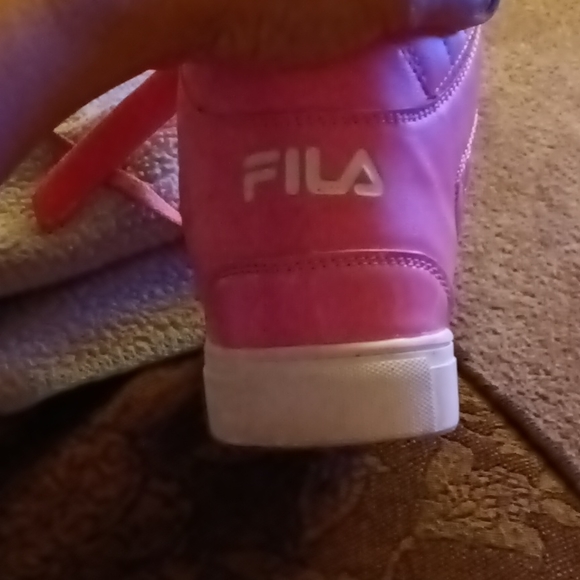 Fila shoes size 6 and a half - Picture 2 of 2